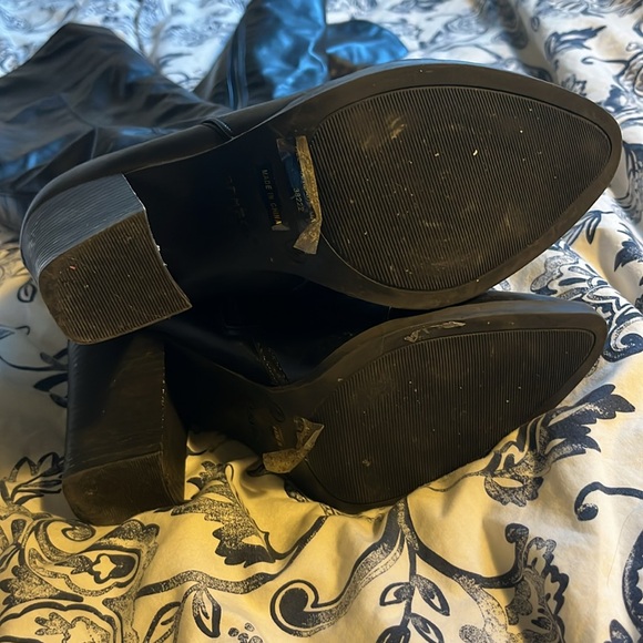 Black over the knee faux leather zip up side boots - Picture 2 of 3